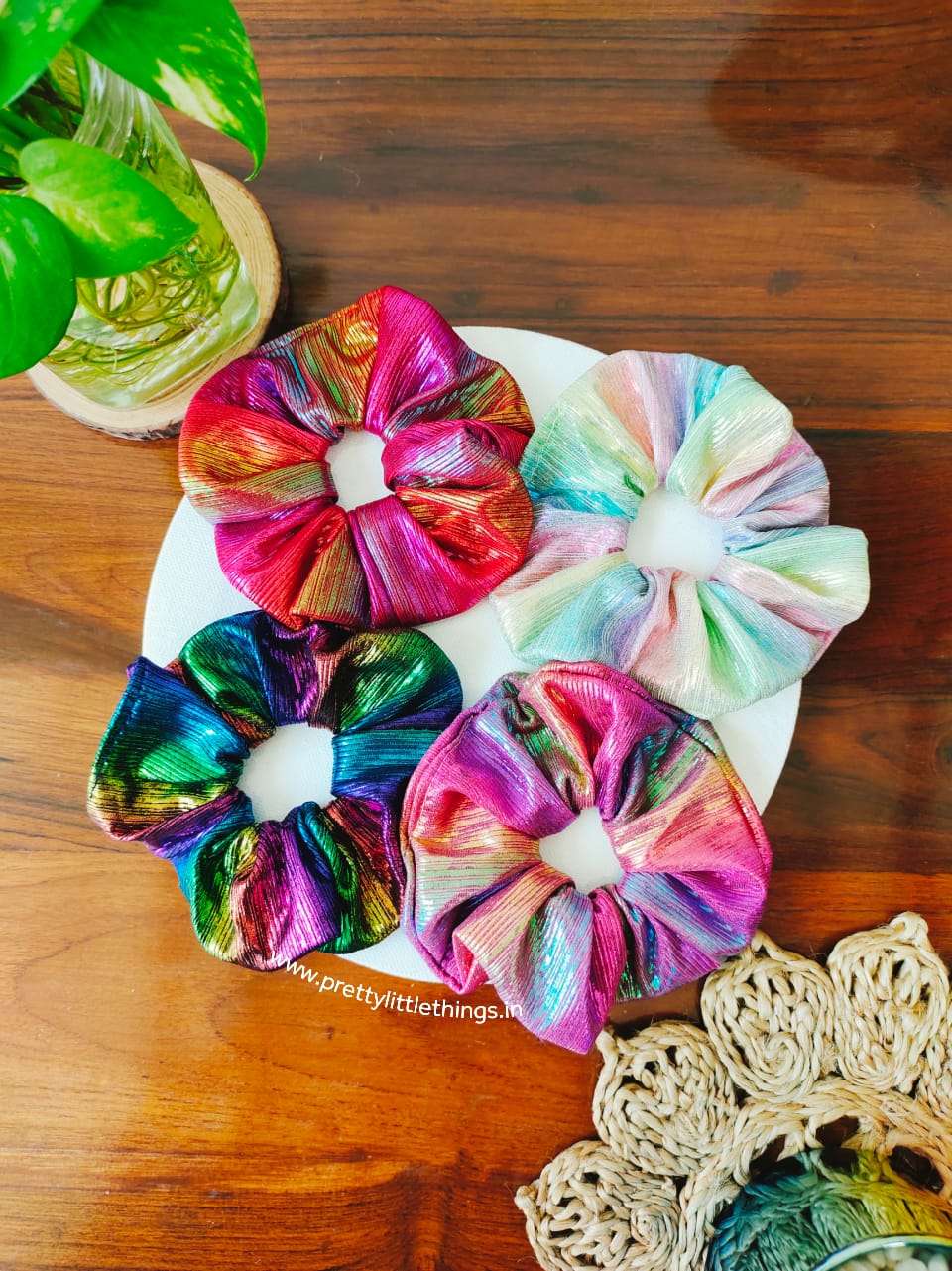 Holographic Scrunchies