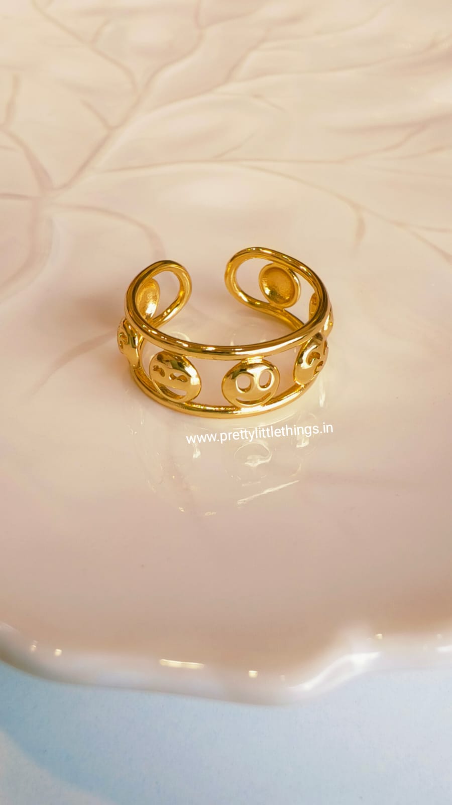 Smileys Finger Ring Gulaabo