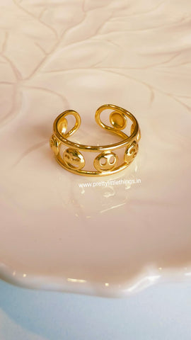 Smileys Finger Ring Gulaabo