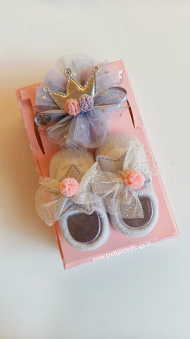 New Born Baby Booties And Accessories Gift Set