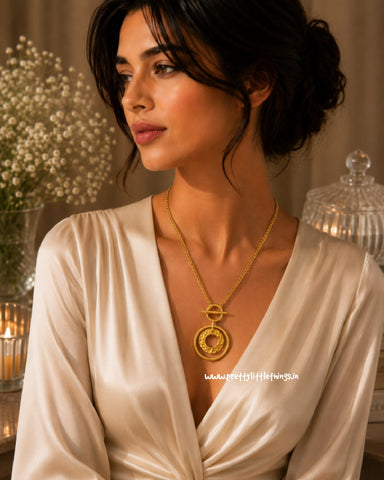 The Astraea Toggle Necklace (Gulaabo)