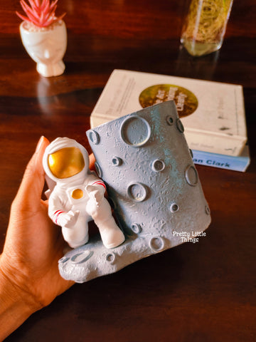 Astronaut Moon Pen Stand
