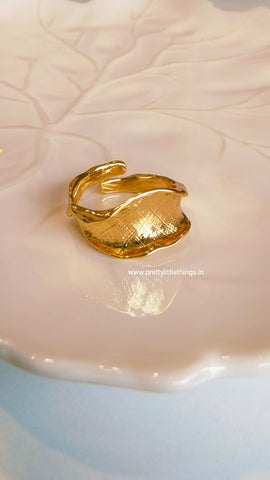 Golden Whisper Finger Ring Gulaabo