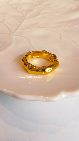 Molten Muse Finger Ring Gulaabo