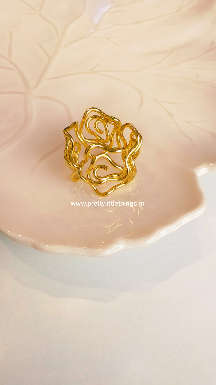 Flowers Finger Ring Gulaabo